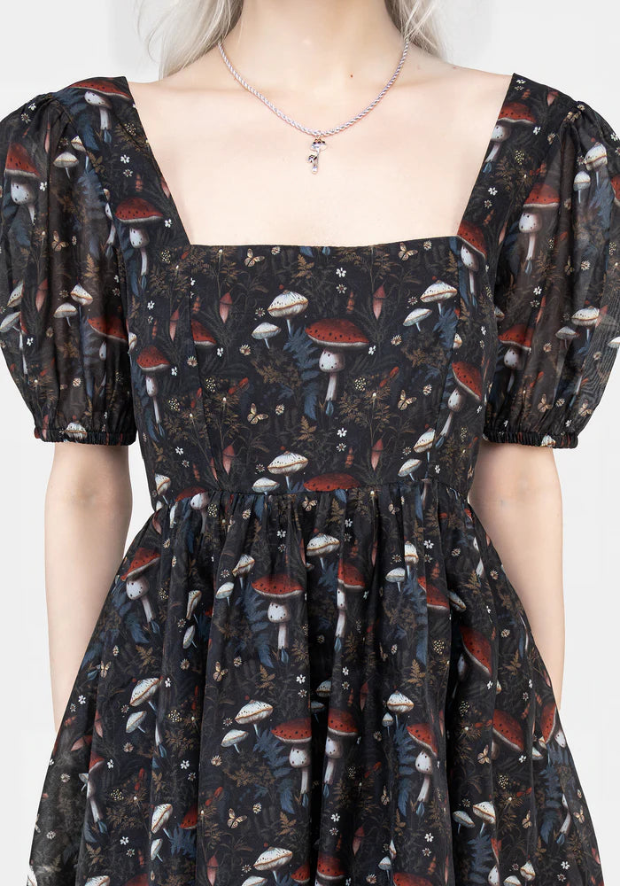 Vestido Mini con Estampado de Hongos Muscaria