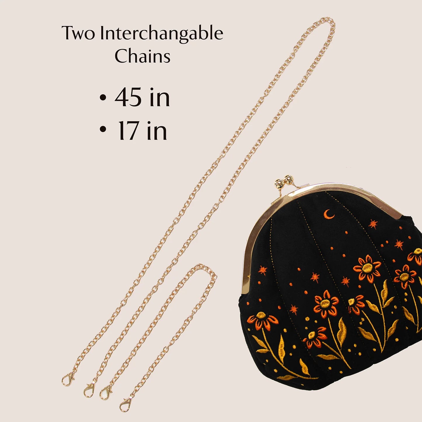 Bolso de terciopelo bordado con forma de calabaza en color negro.