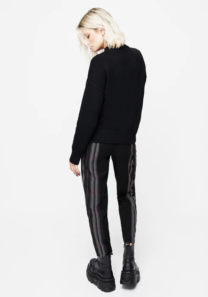 Jersey de punto con daga negra bordada