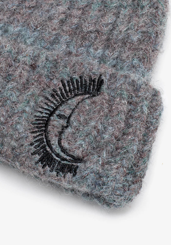 Gorro de punto bordado