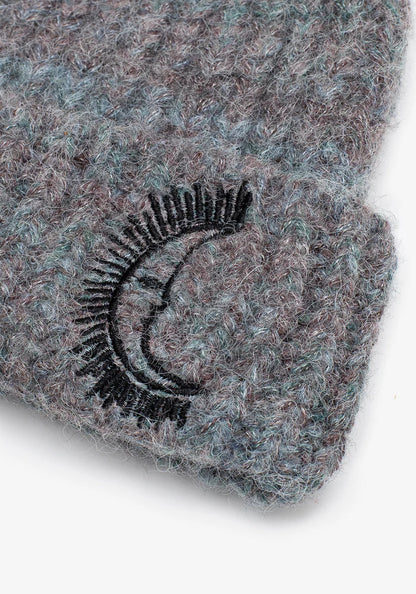 Gorro de punto bordado
