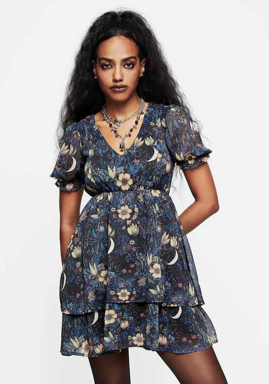 Vestido mini floral Primrose de Disturbia, vista frontal.
