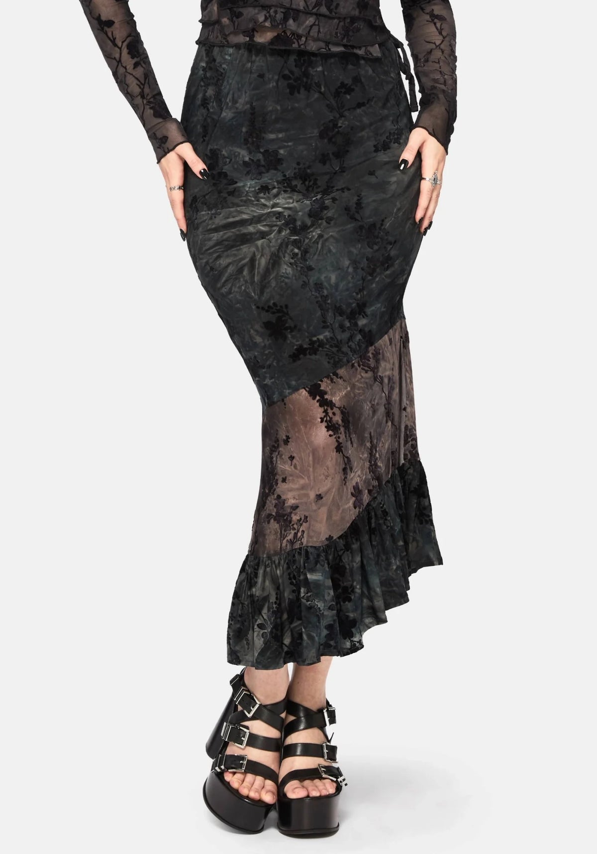 Maeira Tiered Grey Flocked Midaxi Skirt gris con paneles de malla y estampado floral aterciopelado de Disturbia