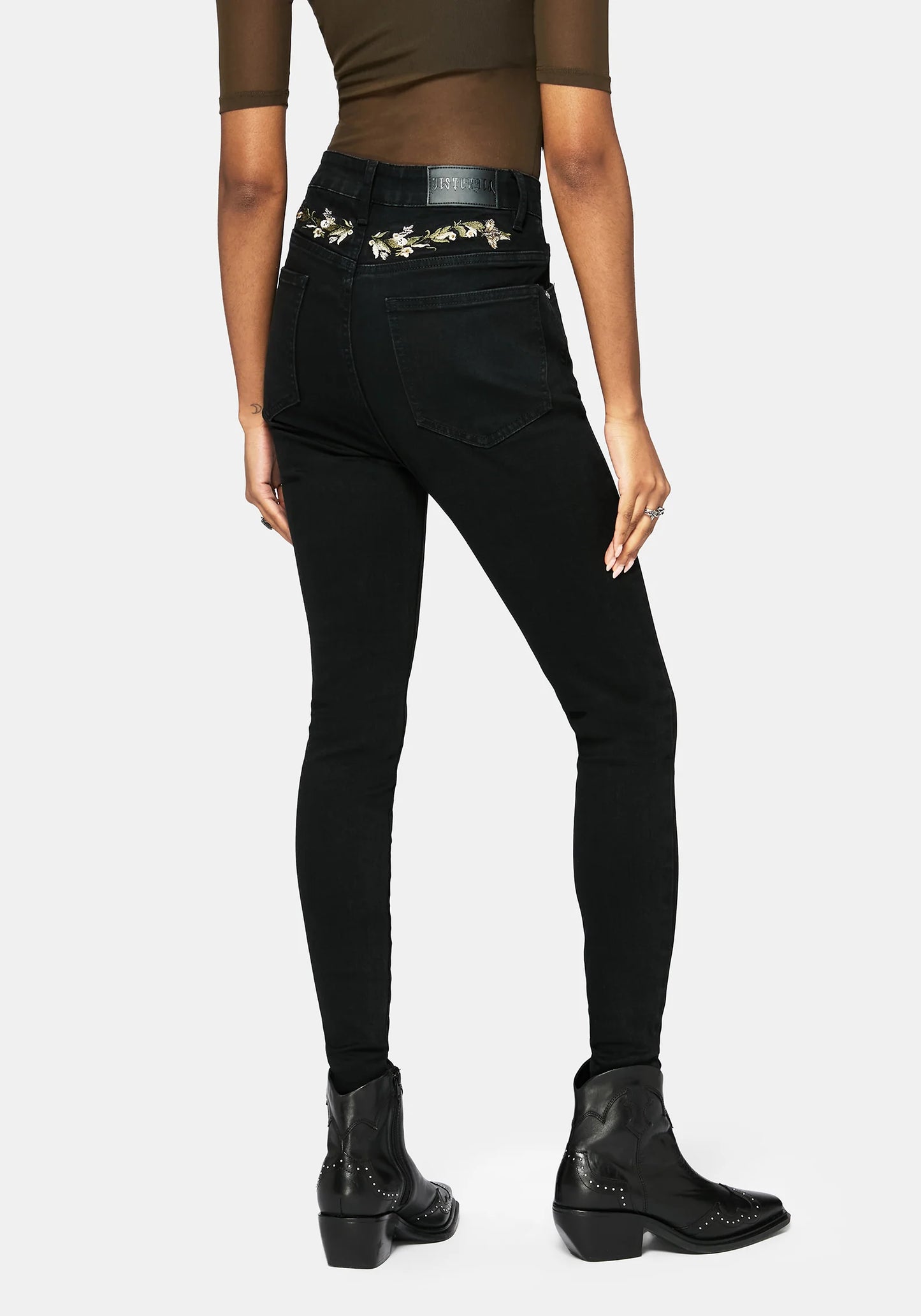 Vista trasera de Abundance Embroidered Denim Skinny Jean negro con bordados de lunas y flores de Disturbia