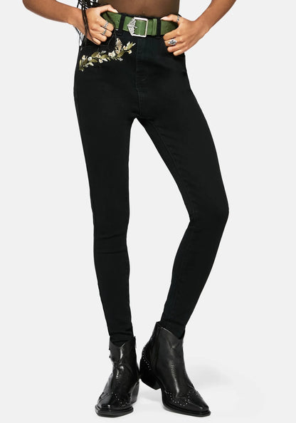 Abundance Embroidered Denim Skinny Jean negro con bordados de lunas y flores de Disturbia