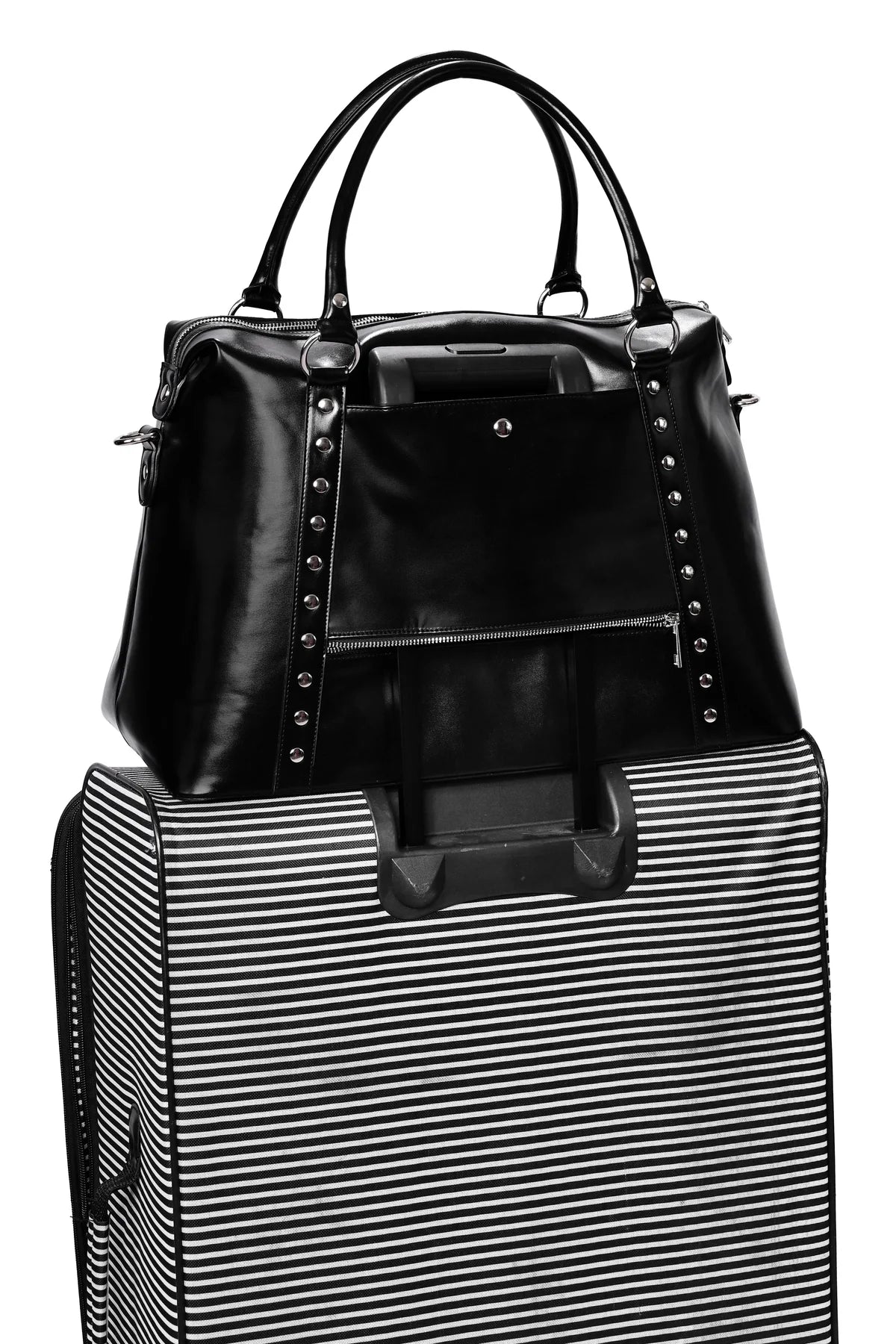 Umbra Travel Bag de FOXBLOOD sujeto a una maleta mediante el bolsillo trasero