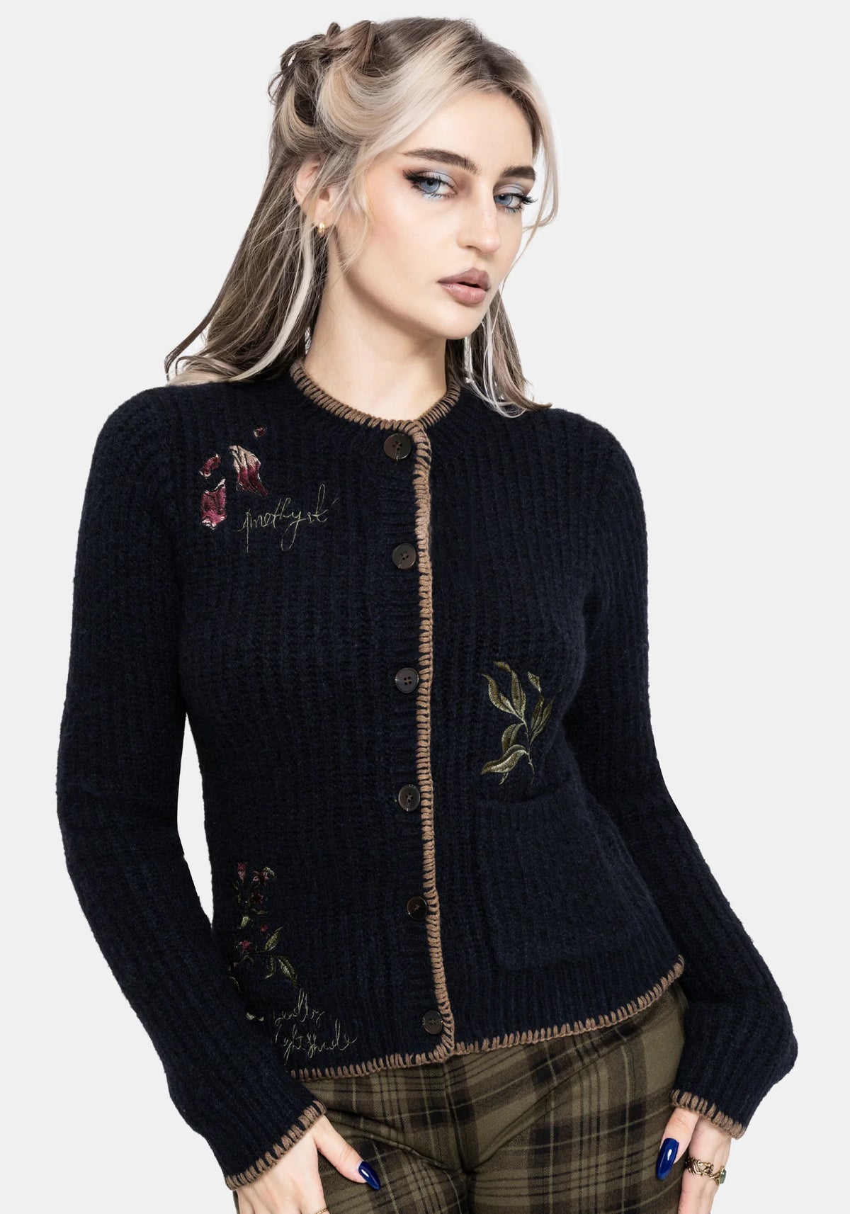 Ame Embroidered Blanket Stitch Cardigan azul marino con bordados de Baba Yaga y hongos de Disturbia
