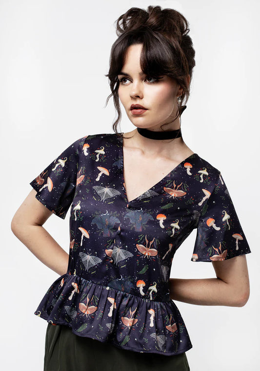 Top con Estampado de Luna, Polillas y Hongos