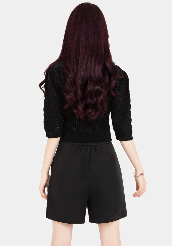 Pantalón corto con cinturón bordado