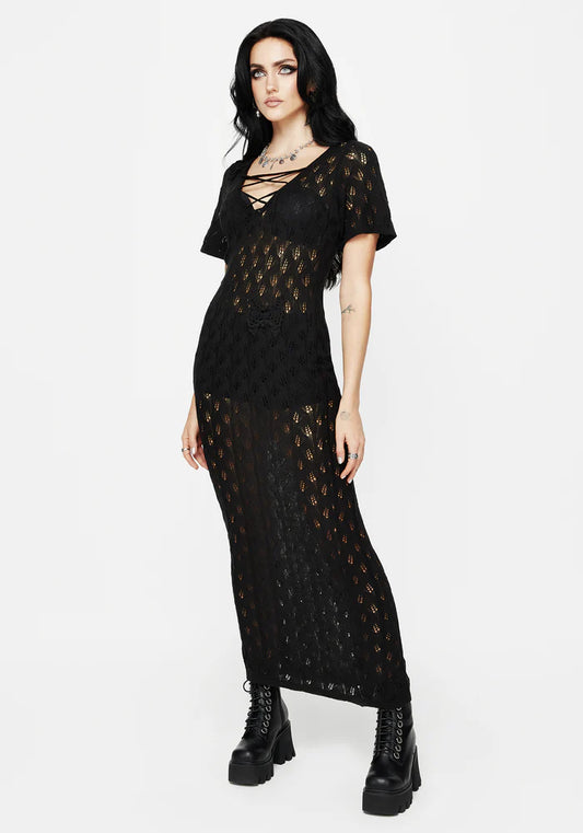 Vestido largo con detalle de polilla de crochet