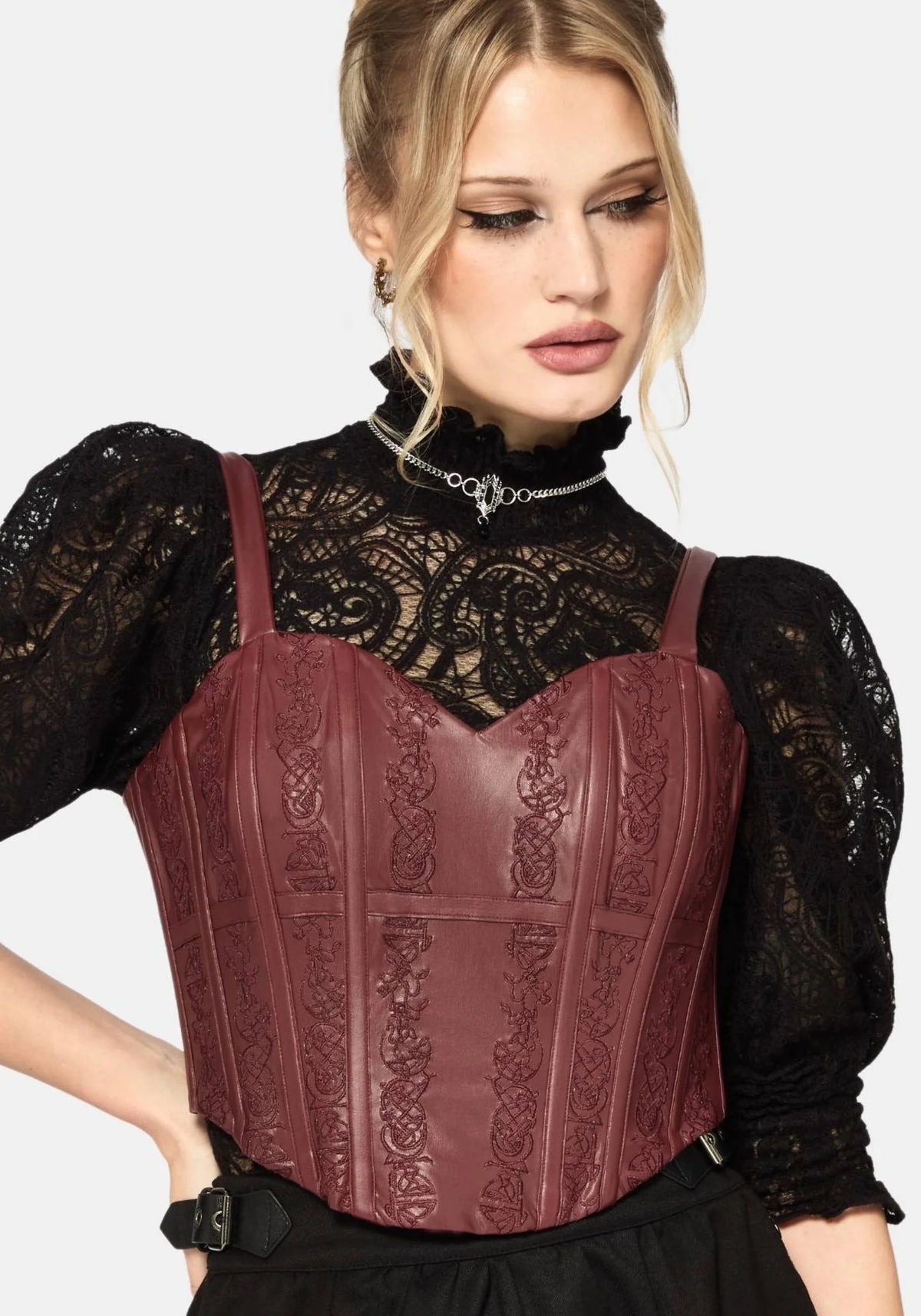 Modelo usando el Rouvelle PU Red Corset de Disturbia