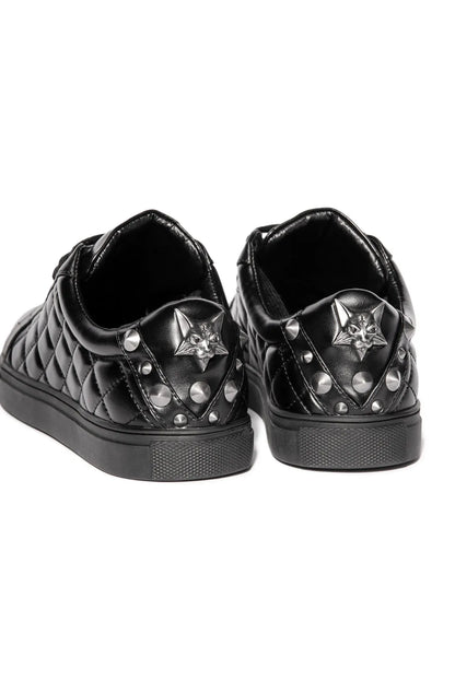 Vista superior de los Zafrina Quilted Sneakers negros de Blackcraft Cult