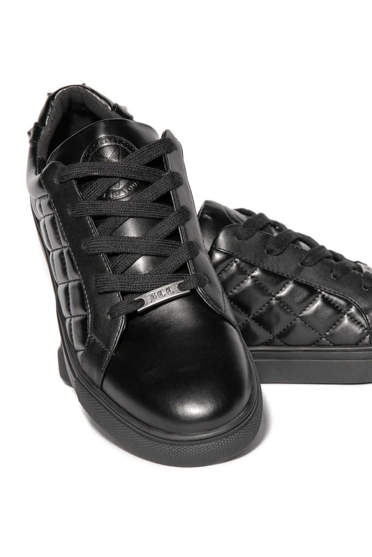 Zafrina Quilted Sneakers de Blackcraft Cult, tenis negros con diseño acolchado